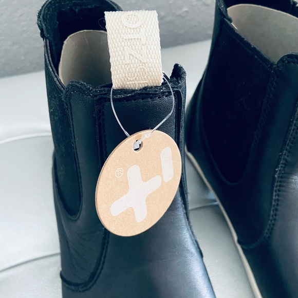 NEW! Otz Paso II Black Leather Ankle Booties w/ Pull Tabs & Comfy Cork Insole - Picture 7 of 8